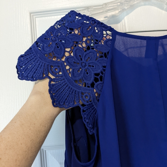 FREE WITH PURCHASE -Blue blouse with lace detail sleeves - Picture 4 of 4